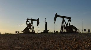 أسواق النفط تعيد التركيز على مستقبل النمو الاقتصادي 