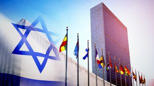 مندوب إسرائيل يمزق ميثاق الأمم المتحدة بعد التصويت بالتأييد لعضوية فلسطين