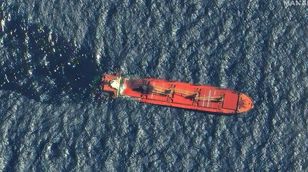 بريطانيا تعلن عن استهداف سفينة جديدة في البحر الأحمر
