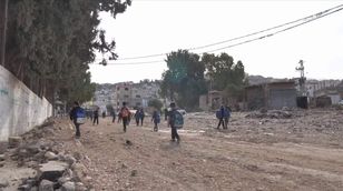 مراسل "الشرق": الجيش الإسرائيلي ينسف مربعات سكنية بالكامل في خان يونس