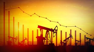أسعار النفط تتجه لتسجيل أفضل أداء أسبوعي في شهرين.. هل تستمر؟