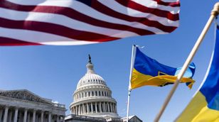 ما أهمية المساعدات الأميركية الجديدة لأوكرانيا في حربها ضد روسيا؟ 