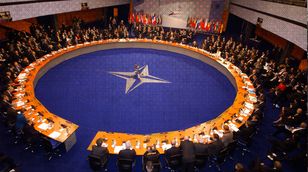 قمة "الناتو" في يوبيله الماسي.. اضطرابات داخلية ترافق تهديدات الخارج
