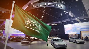 الصندوق السعودي يبتكر في قطاع السيارات الكهربائية بشراكات عالمية