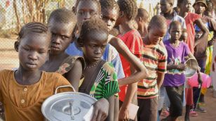 جوع ونزوح.. أزمات السودان في الحرب