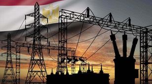 لحل أزمة الكهرباء.. مصر تعرض مناقصات استيراد 5 شحنات غاز 