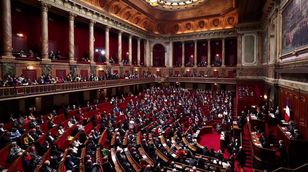 برلمان فرنسا يتبنى مقترح قرار يندد بالقمع الدامي ضد جزائريين