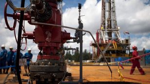 الفرزلي: السعودية وحلفاؤها يعيدون الانضباط لأسعار النفط