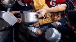 مراسل "الشرق": دخول المساعدات قد يخفف من حالة المجاعة في قطاع غزة