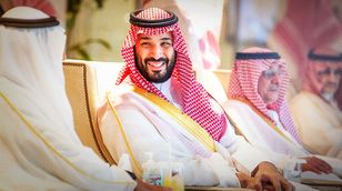 ولي العهد السعودي يتوّج الهلال بطلاً لـ"كأس خادم الحرمين"