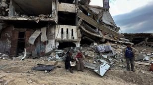 صحفية من رفح: سقوط 28 ضحية إثر استهداف إسرائيلي مباشر لأحد المنازل في قطاع غزة