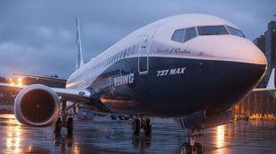 أخبار الشركات | الرئيس التنفيذي لـ"بوينغ": الشركة مسؤولة عن حادث الطائرة 737 ماكس 9
