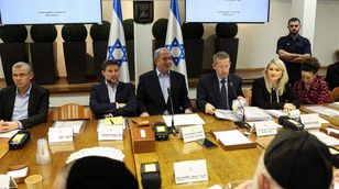 إسرائيل تستدعي فريقها المفاوض من قطر وتتهم حماس بعرقلة الحوار