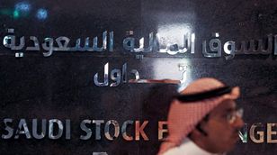 أسهم قطاعي البنوك والاتصالات تضغط على "تاسي" السعودي