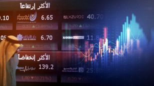 قطاع البنوك يقود زخم تداولات "تاسي".. وإسرائيل تدفع بقوات إضافية إلى الحدود مع لبنان