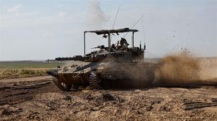 معارك "وجها لوجه" وسط غزة.. ومقتل 10 فلسطينيين بالضفة الغربية