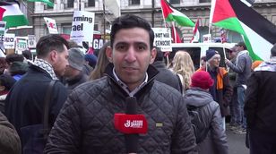 المتظاهرون يطالبون الحكومة البريطانية بوقف بيع الأسلحة لإسرائيل 