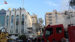 إسرائيل تستهدف قنصلية إيران بدمشق.. وطهران تحذر