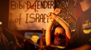 المظاهرات تجتاح إسرائيل.. والنفط يسجل مكاسب متتالية للأسبوع الثاني  