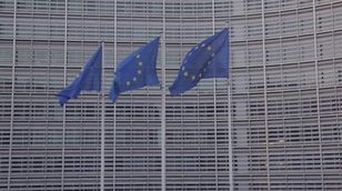 "أبل" و"ميتا" و"ألفابيت" تواجه تحقيقات في الاتحاد الأوروبي