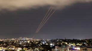 إسرائيل تغلق مجالها الجوي استعدادا للمسيرات الإيرانية