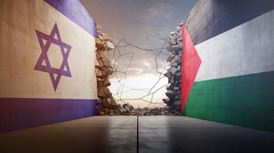الكلمة الأولى | ترقب رد إسرائيل وحماس على خطة السلام في غزة