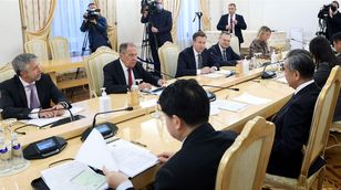 وزير الخارجية الصيني يعقد مباحثات أمنية في موسكو