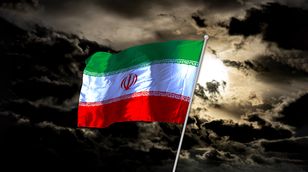 إيران تشيع "رئيسي" ومرافقيه.. وتحدد 28 يونيو موعدا للانتخابات الرئاسية