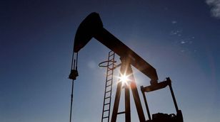 أسعار النفط الخام تتجه لتسجيل خسائر أسبوعية