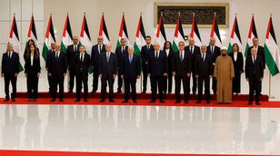 الحكومة الفلسطينية تؤدي اليمين الدستورية