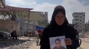 أم فلسطينية تبحث عن ابنها المفقود منذ 3 أشهر في خان يونس 