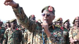 هل لعبت بعض القوى المدنية دور الواجهة للجيش السوداني؟