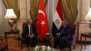 هل زيارة وزير الخارجية التركي إلى ليبيا تعد صفحة جديدة بين البلدين؟