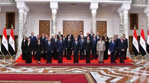 الحكومة المصرية الجديدة تؤدي اليمين الدستورية.. و"بايدن" يبرر سوء أدائه أمام ترمب بـ "قلة النوم" 