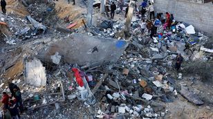 مقتل 10 وإصابة العشرات في قصف إسرائيلي على مناطق بغزة 