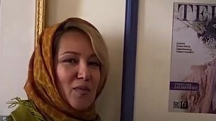 الشرطة الإيرانية تشكو ممثلتين بسبب نزع الحجاب